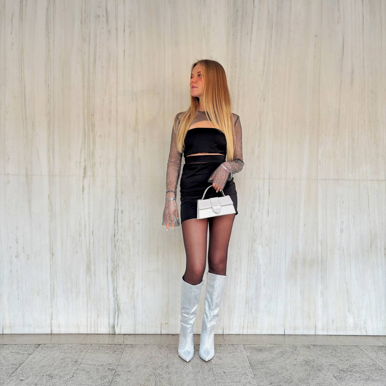 Abito Sky glow con aperture cut out e coprispalle strass