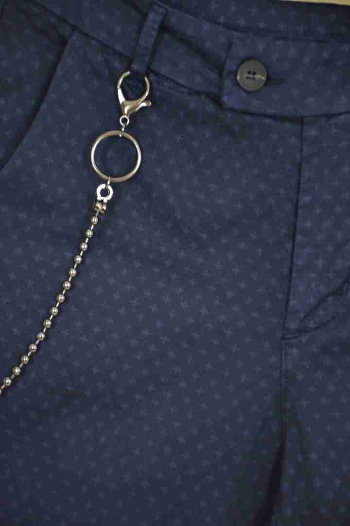 Pantaloni capri in microfantasia