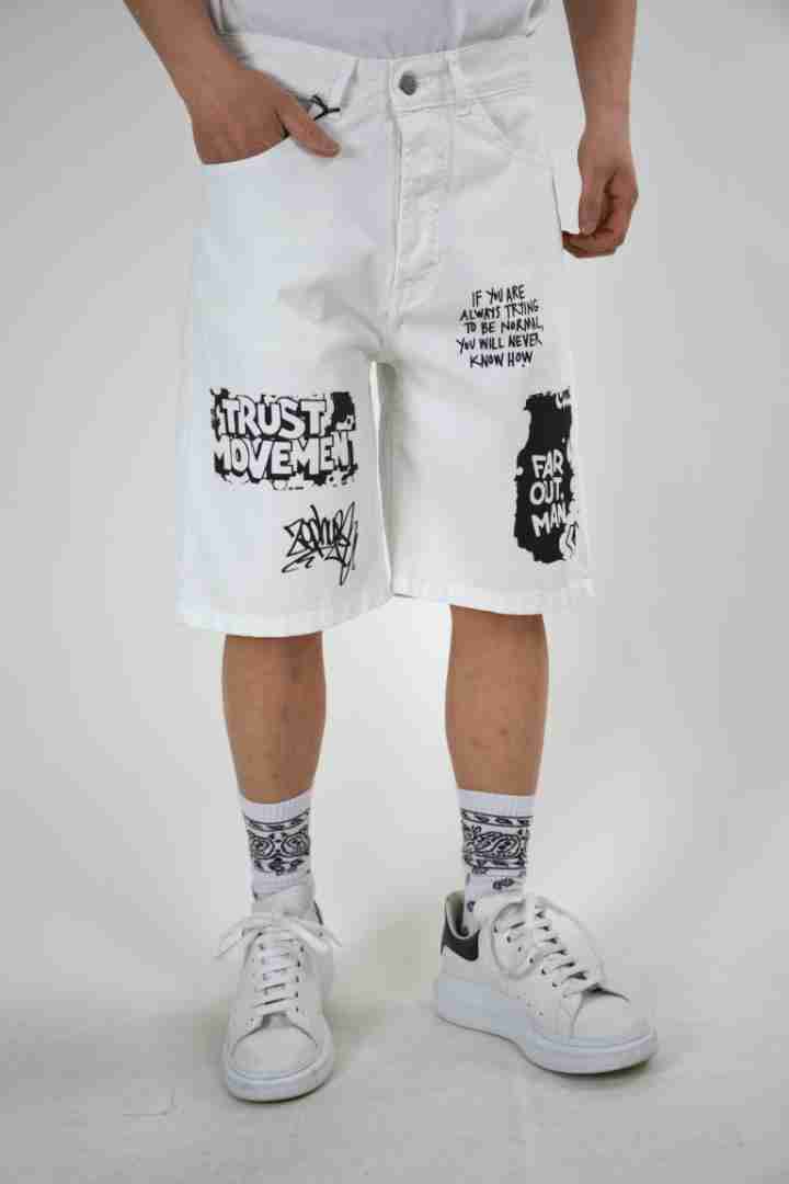 Pantaloncini in jeans trust movement