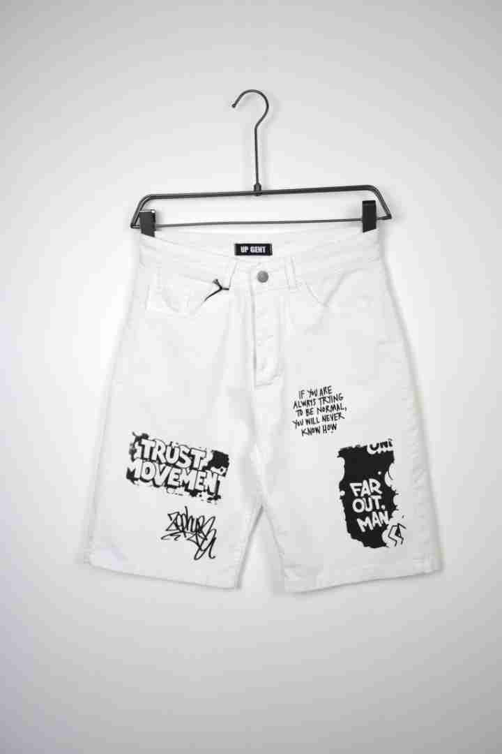 Pantaloncini in jeans trust movement