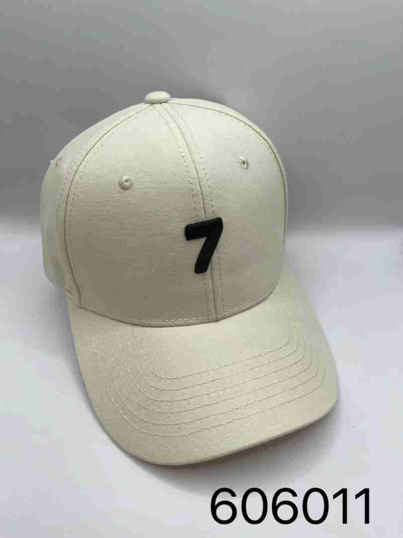 Cappellino con numero 7