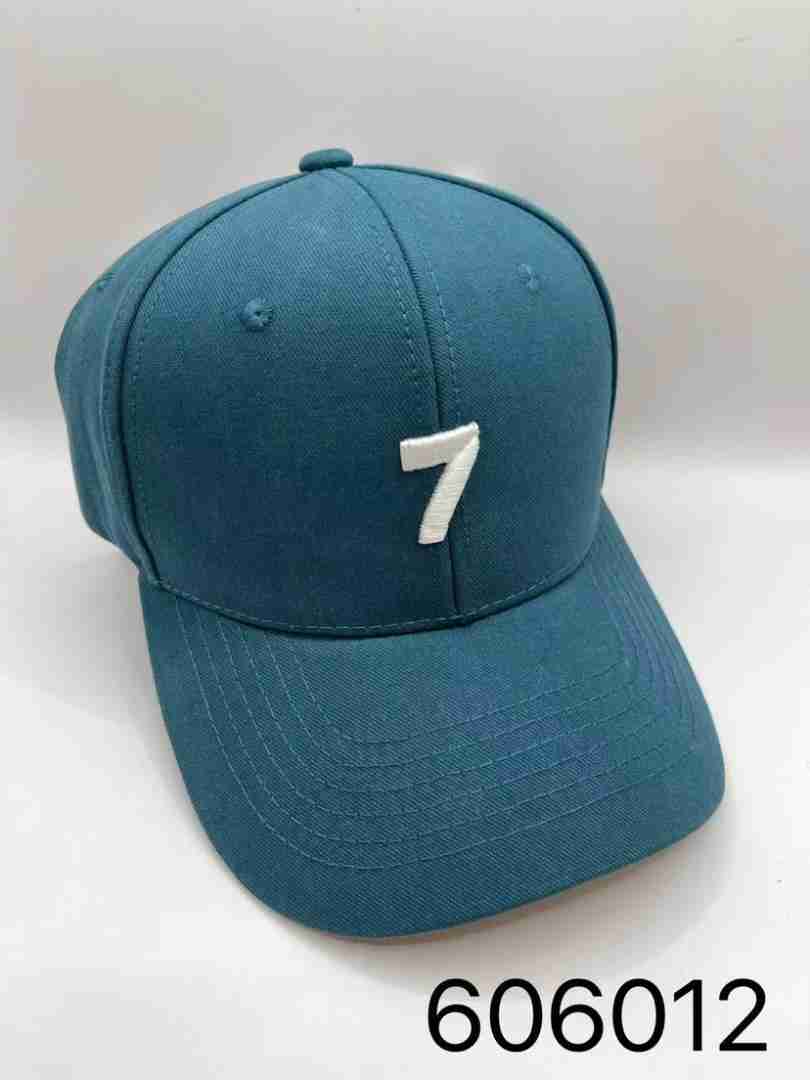 Cappellino con numero 7