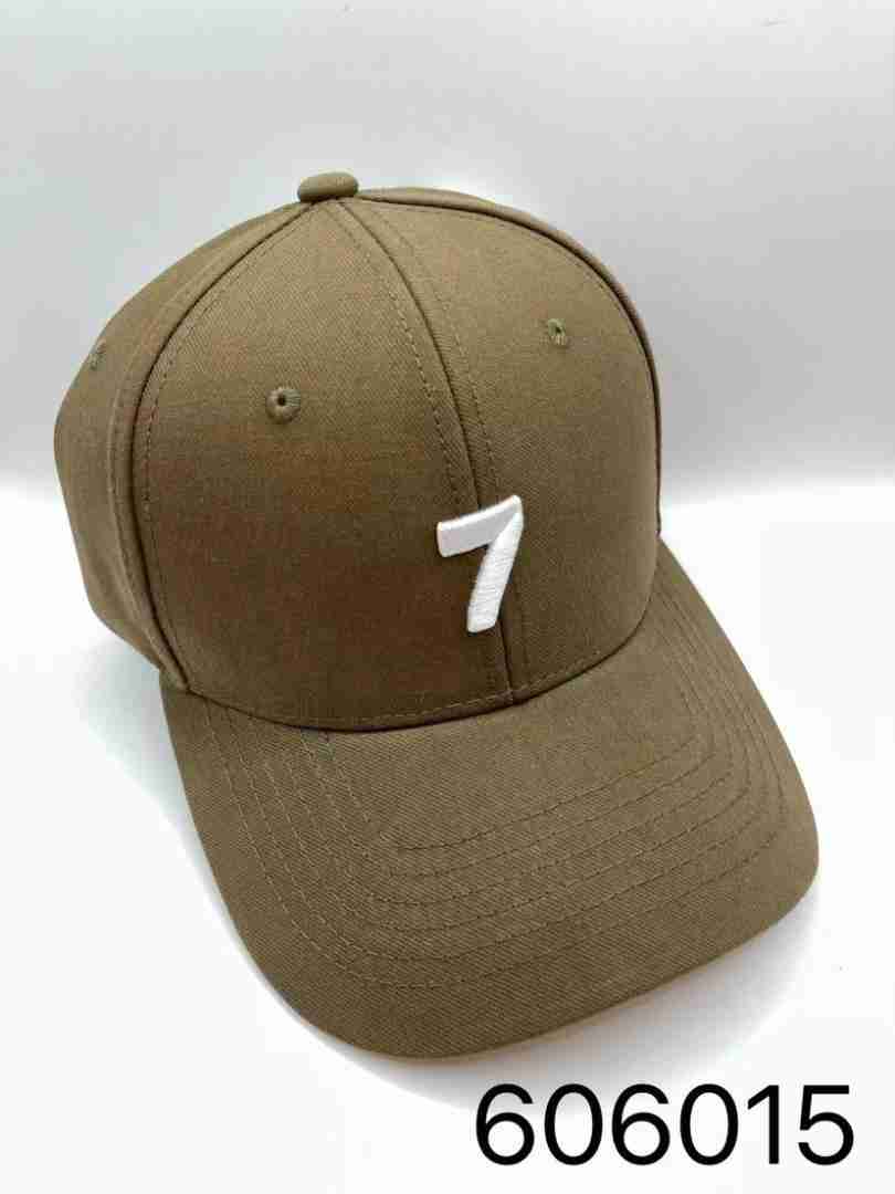 Cappellino con numero 7