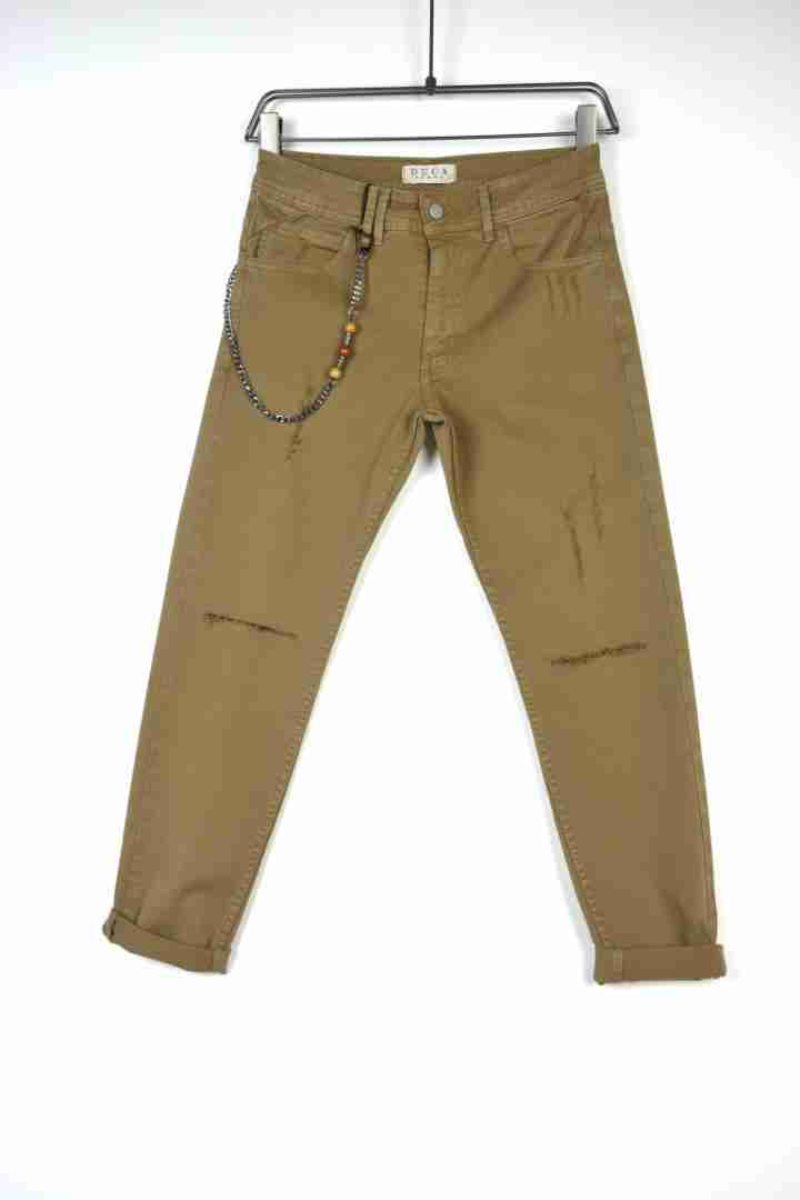 Jeans capri strappati sul ginocchio con catenella