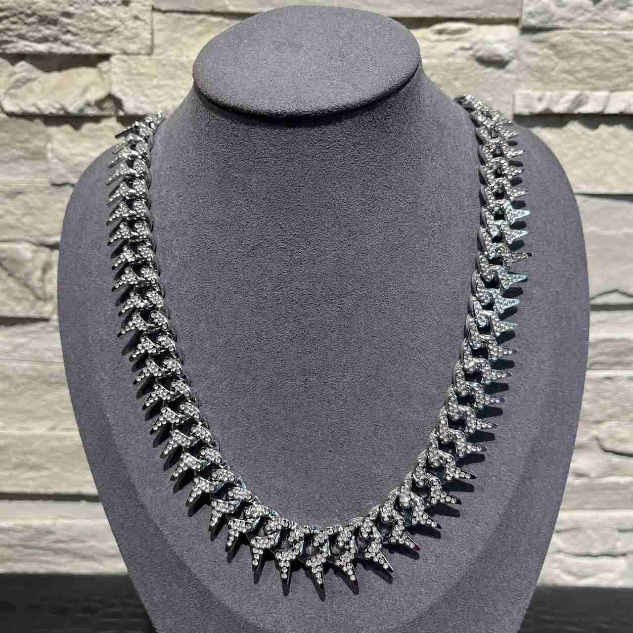 Collana invictus