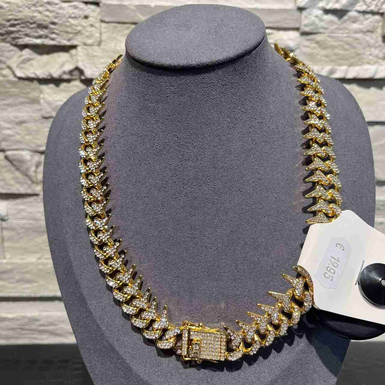 Collana invictus