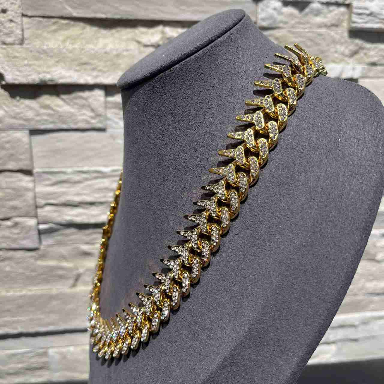Collana invictus