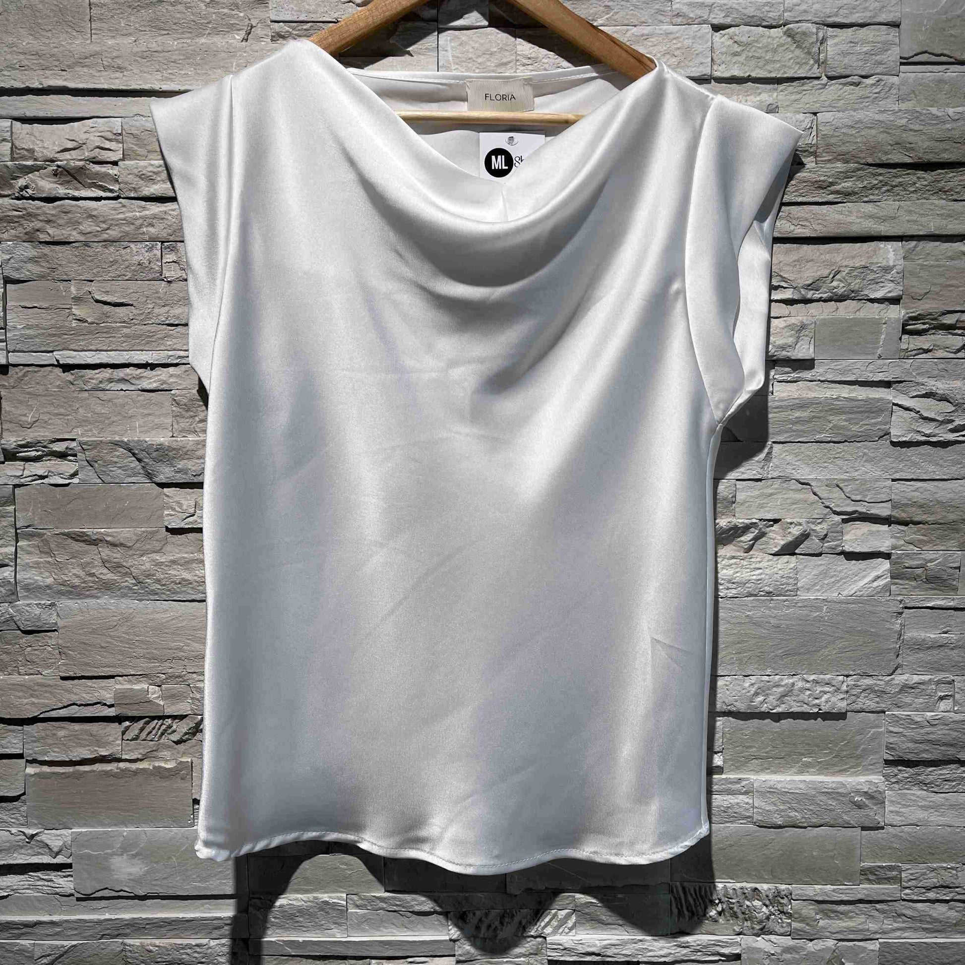 T-shirt raso con scollo drappeggiato