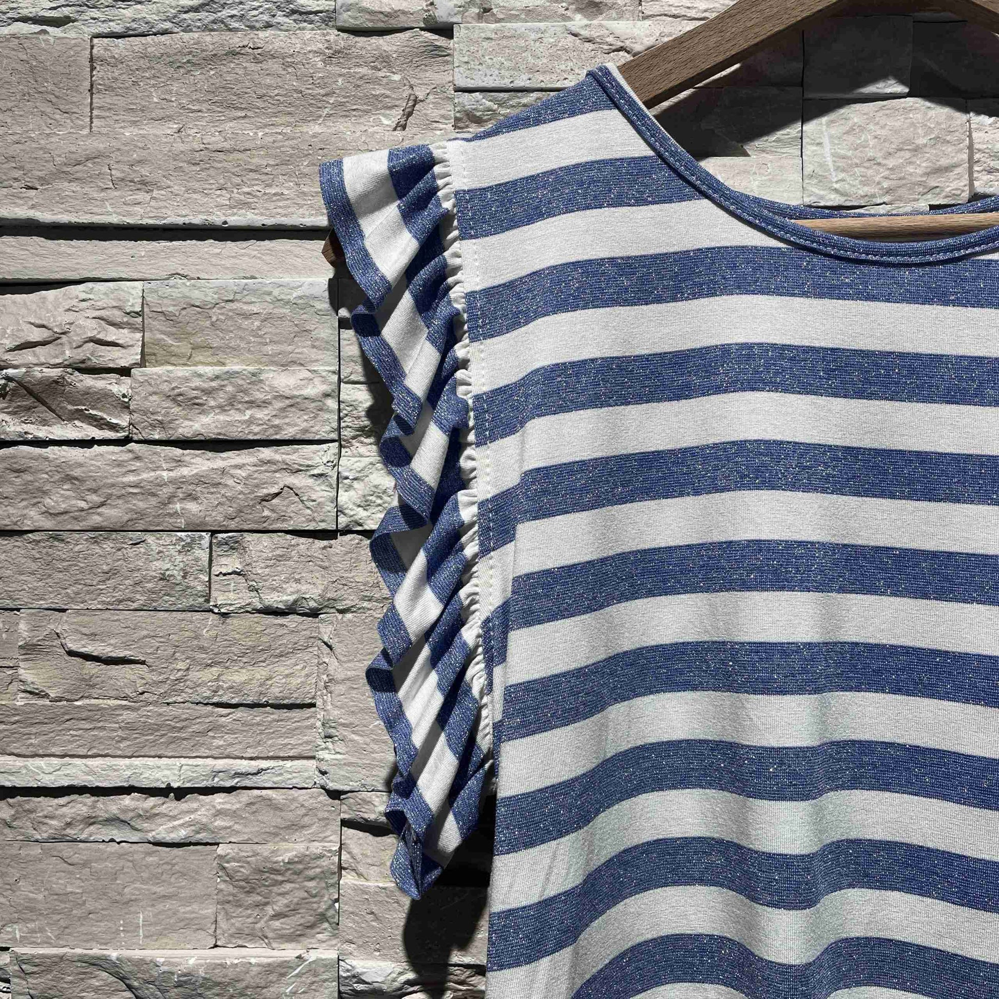 T-shirt lines