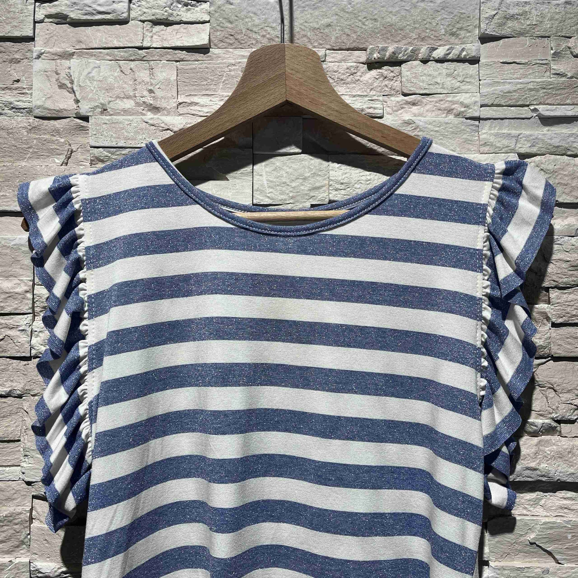 T-shirt lines