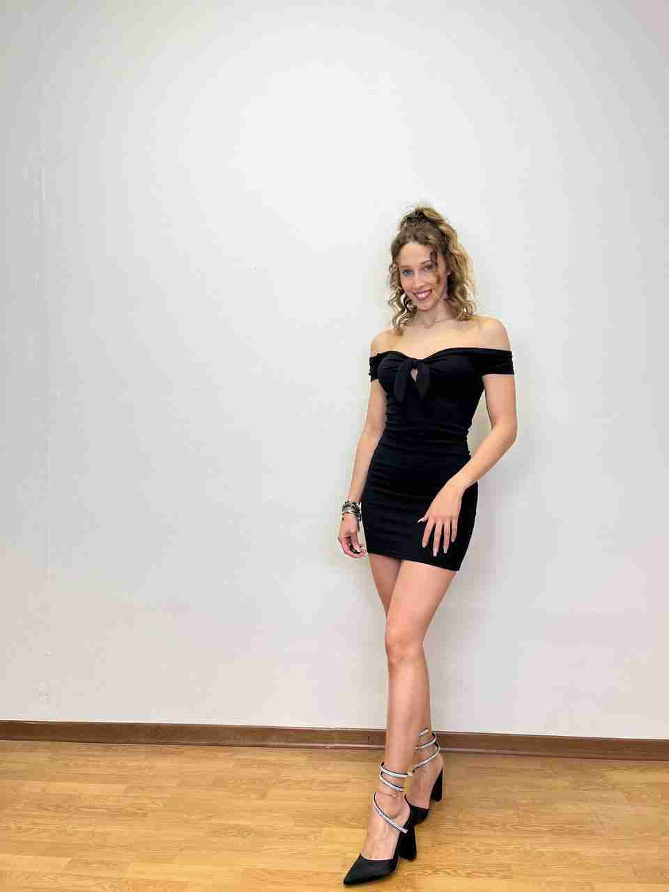 Abito a costine con fiocco