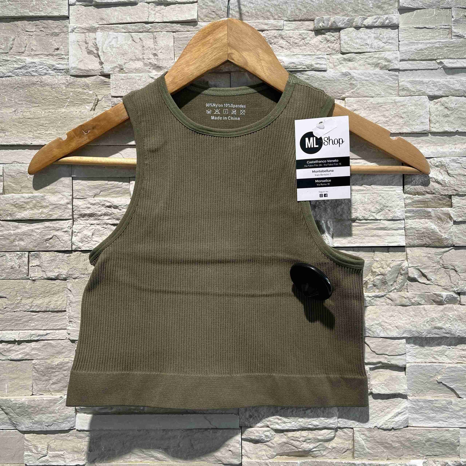 Top smanicato a costine