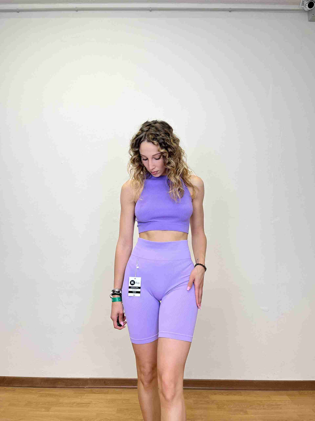 Top smanicato a costine