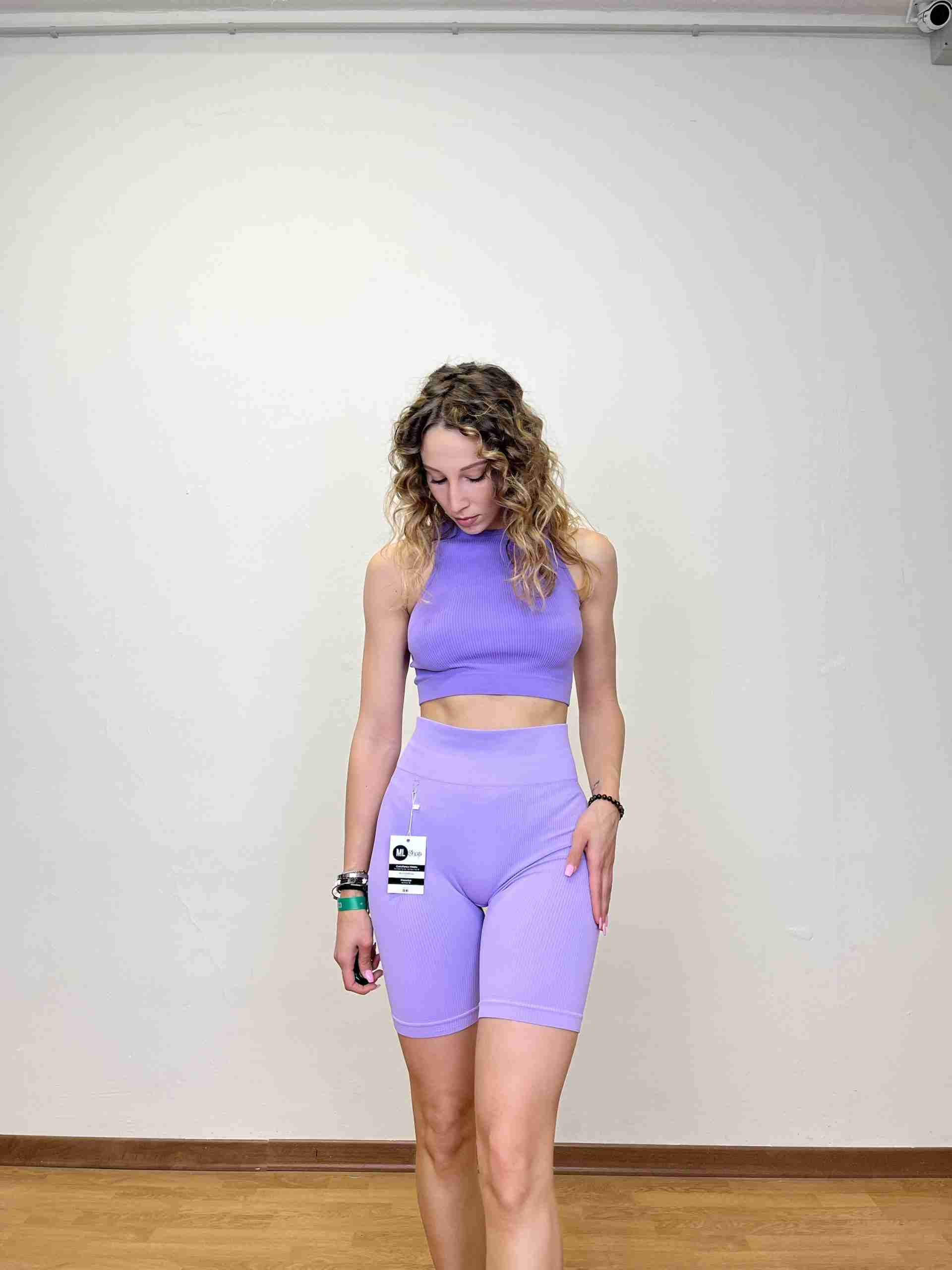 Top smanicato a costine