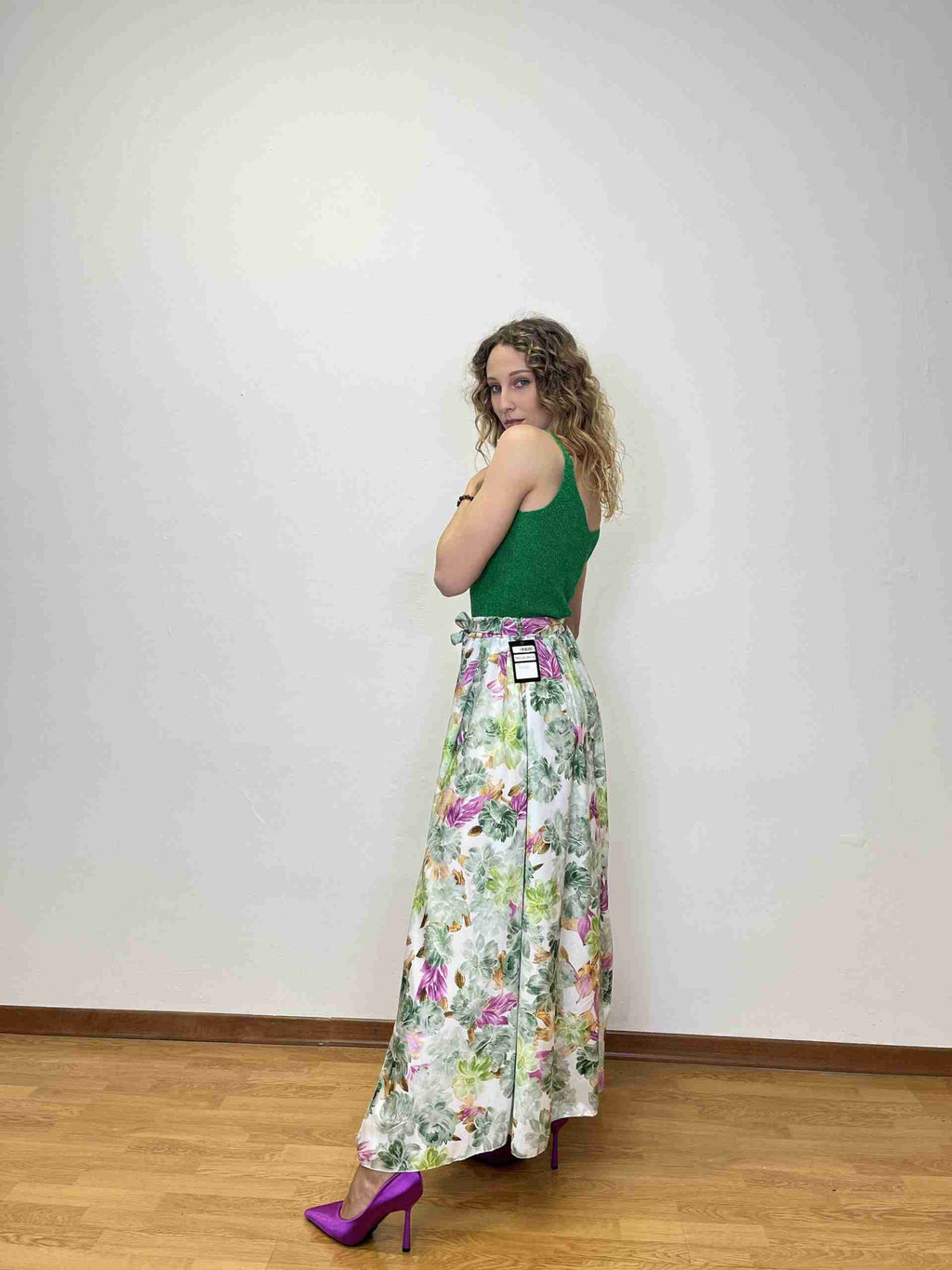 Gonna in fantasia floreale con spacco a portafoglio
