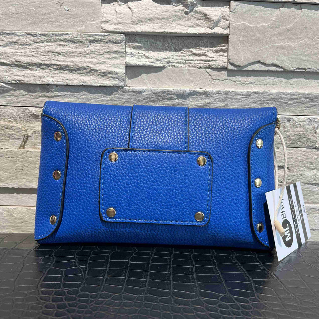 Pochette con dettaglio oro nella chiusura