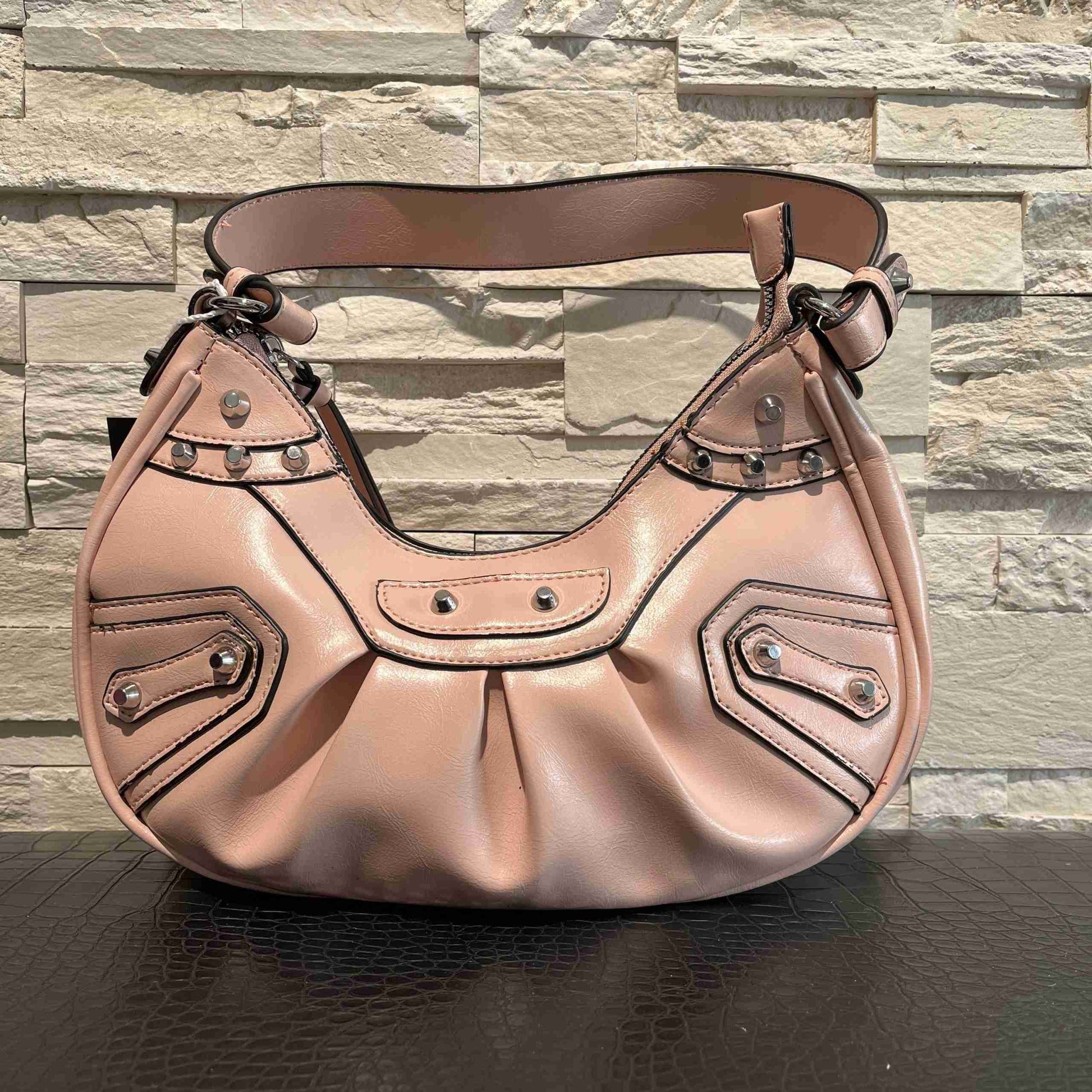 Borsetta a tracolla borchiata