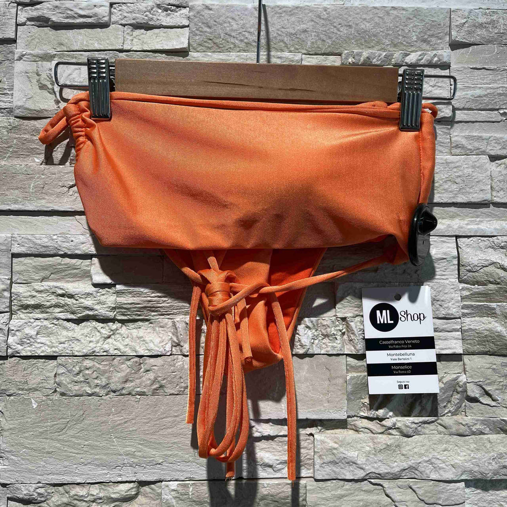 Bikini a fascia aperto nella schiena