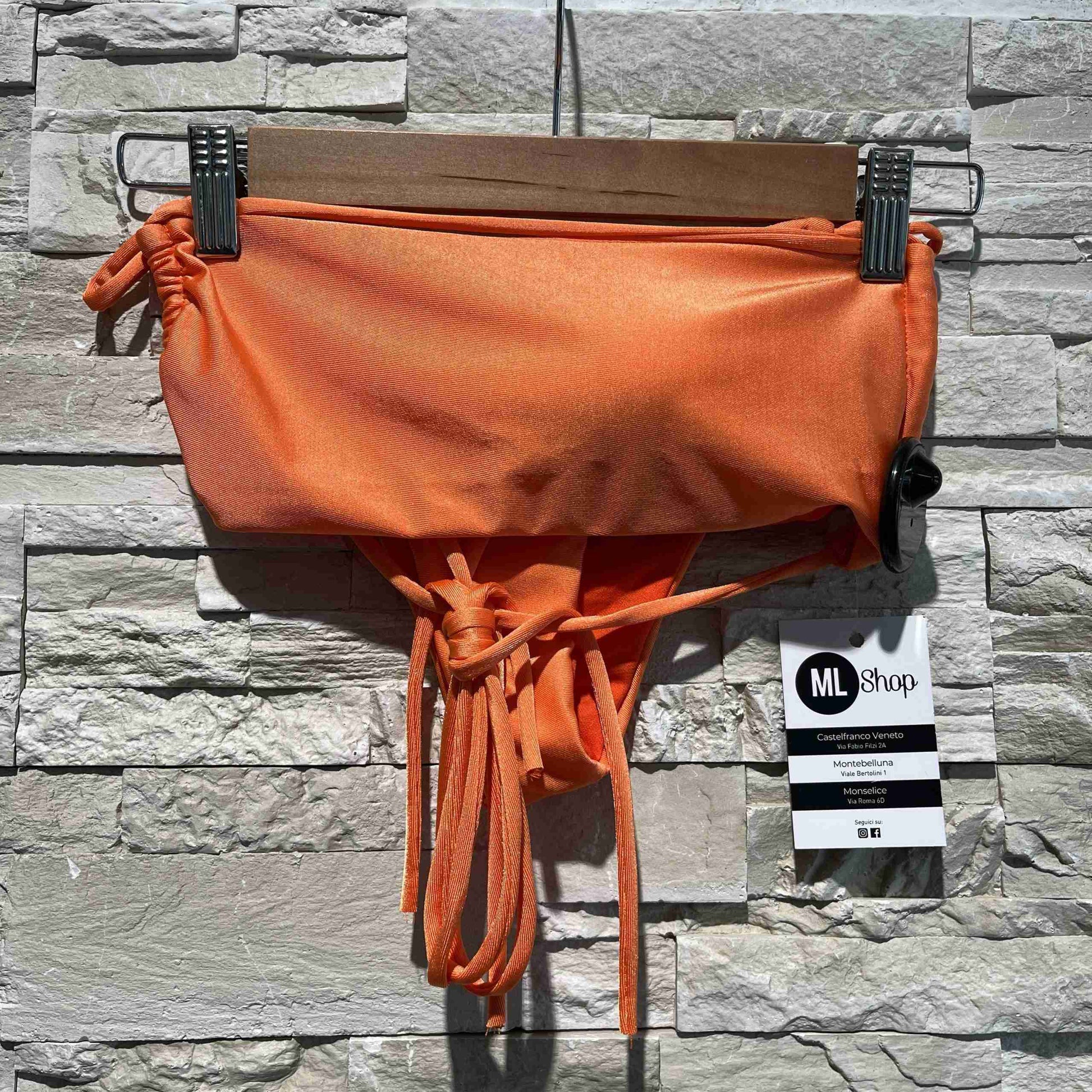 Bikini a fascia aperto nella schiena