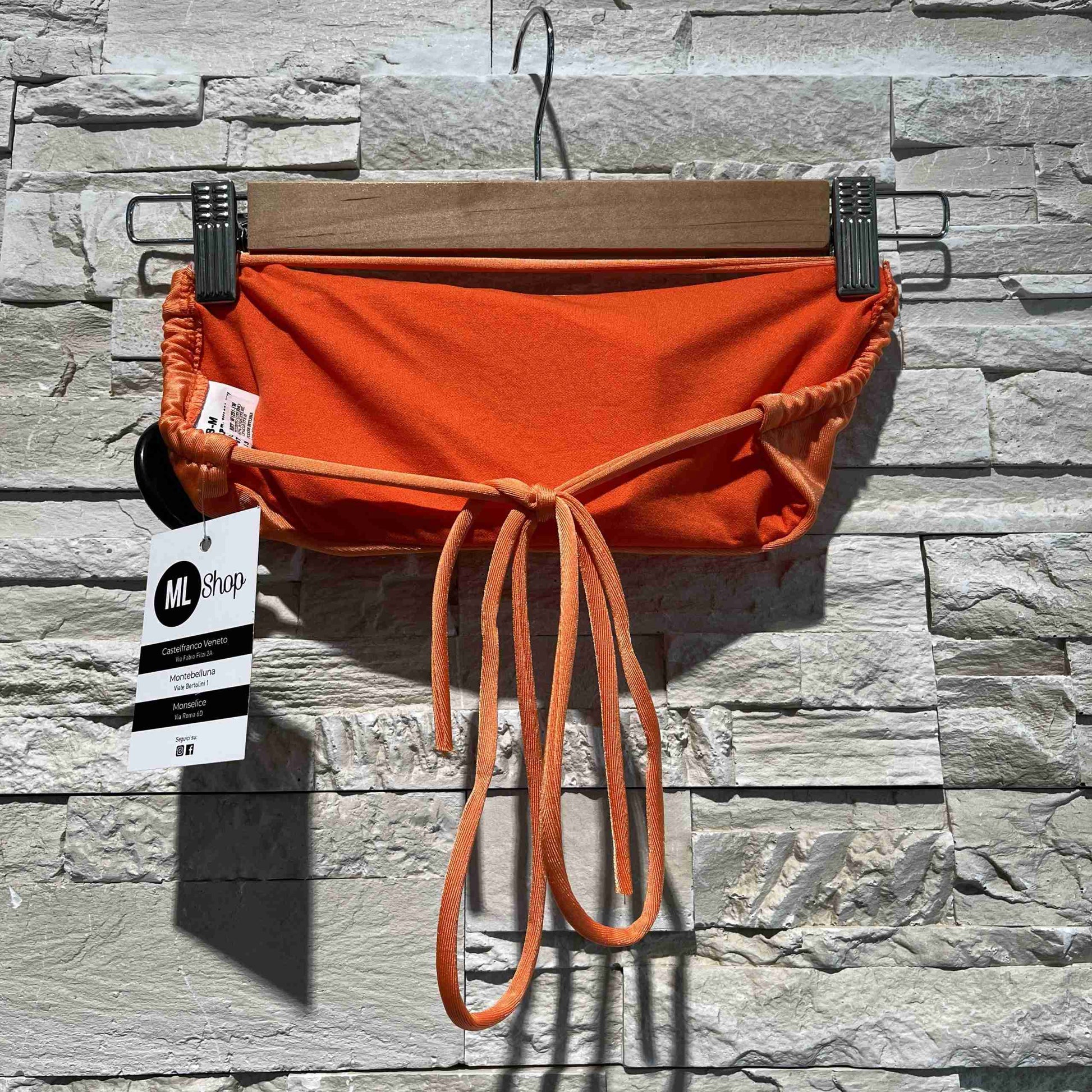 Bikini a fascia aperto nella schiena