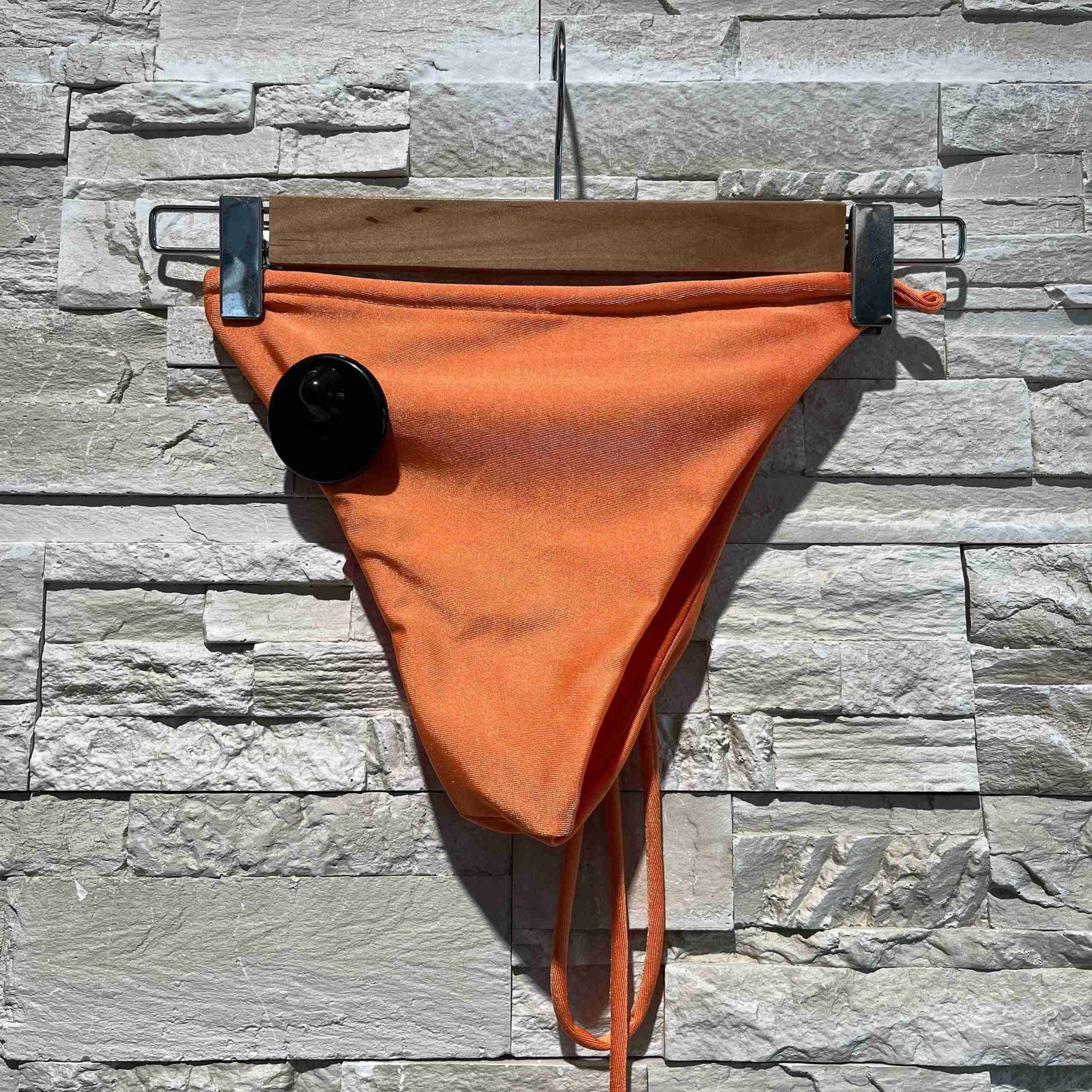 Bikini a fascia aperto nella schiena