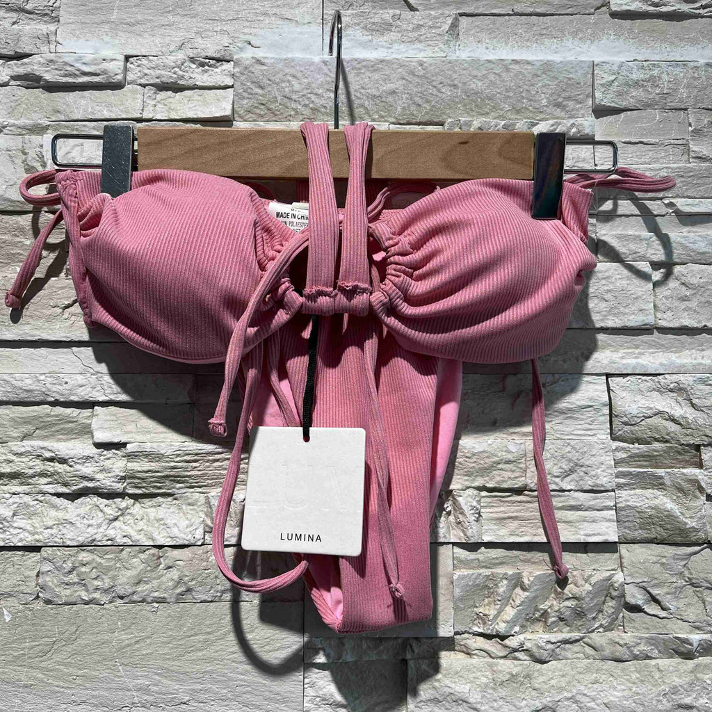 Bikini lumina con oblò