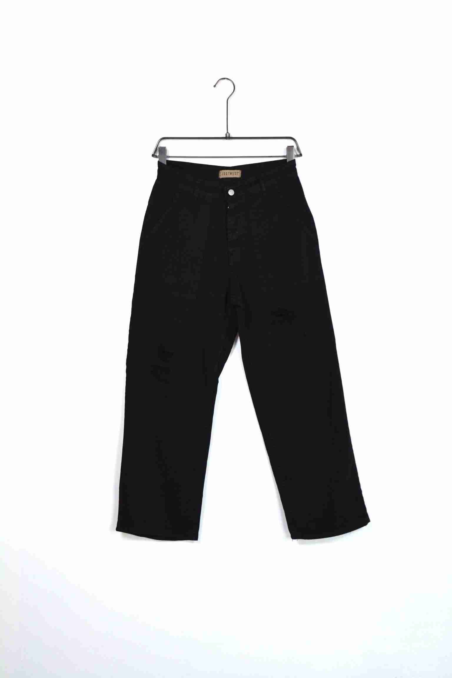 Jeans nero strappato con tasche oblique