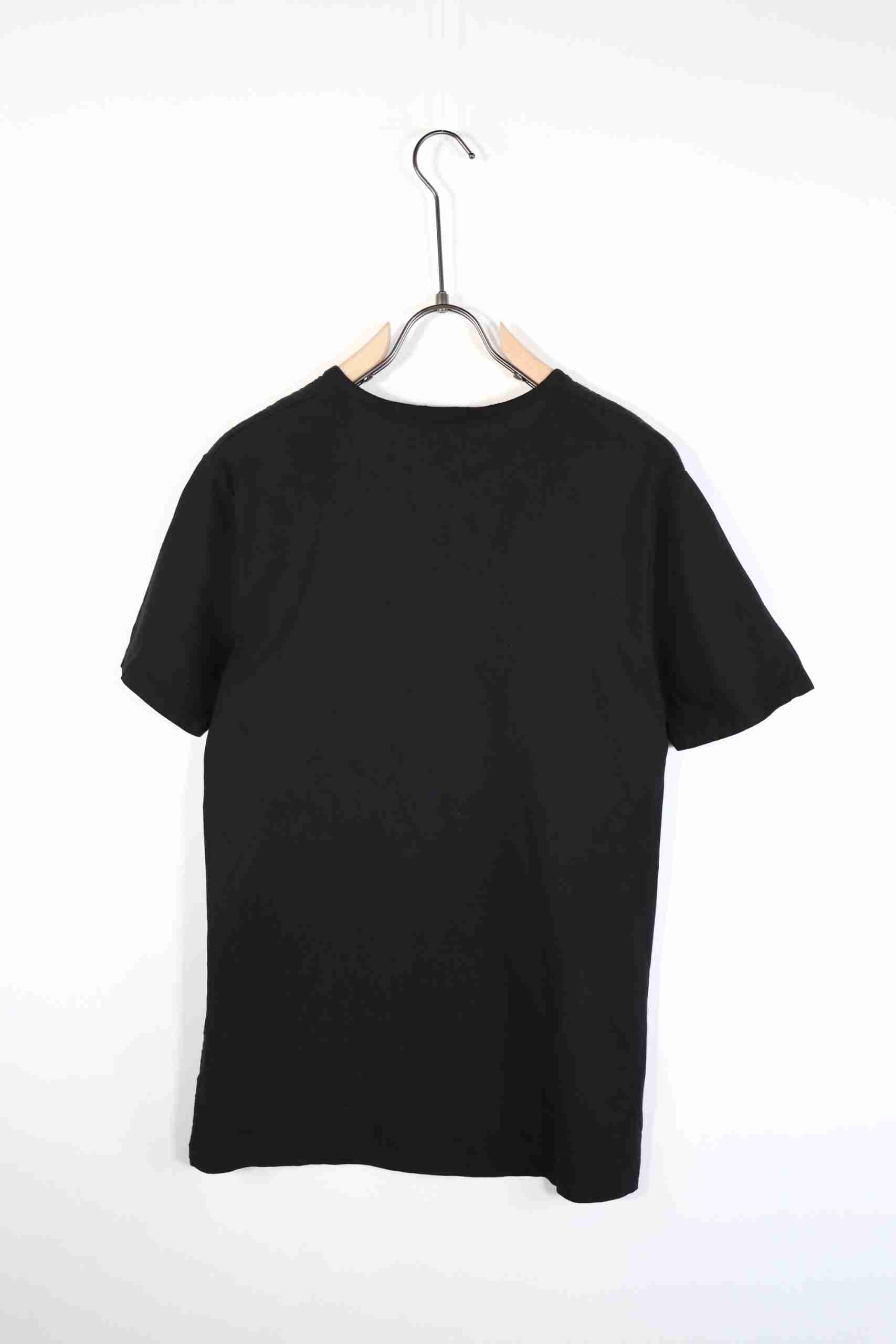 T-shirt leggera con bottoncini