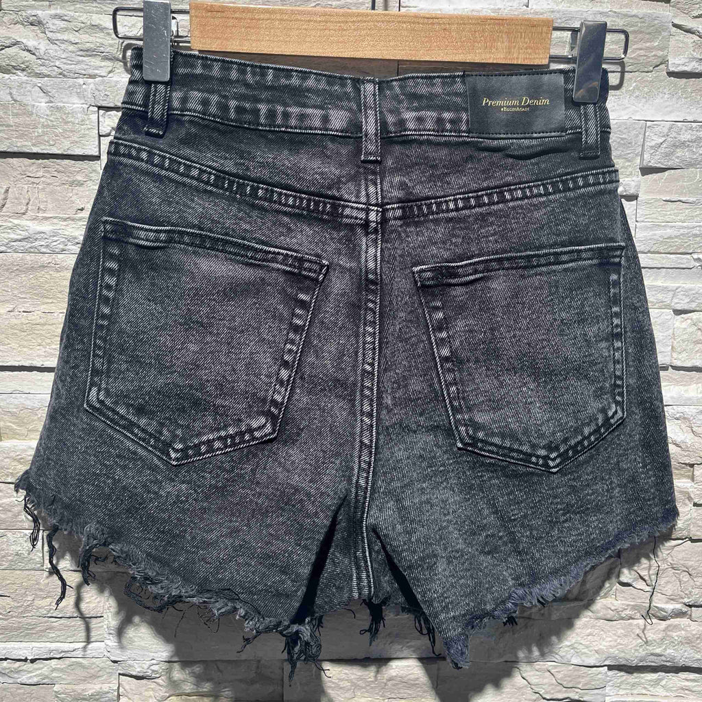 Shorts grigio scuro taglio vivo