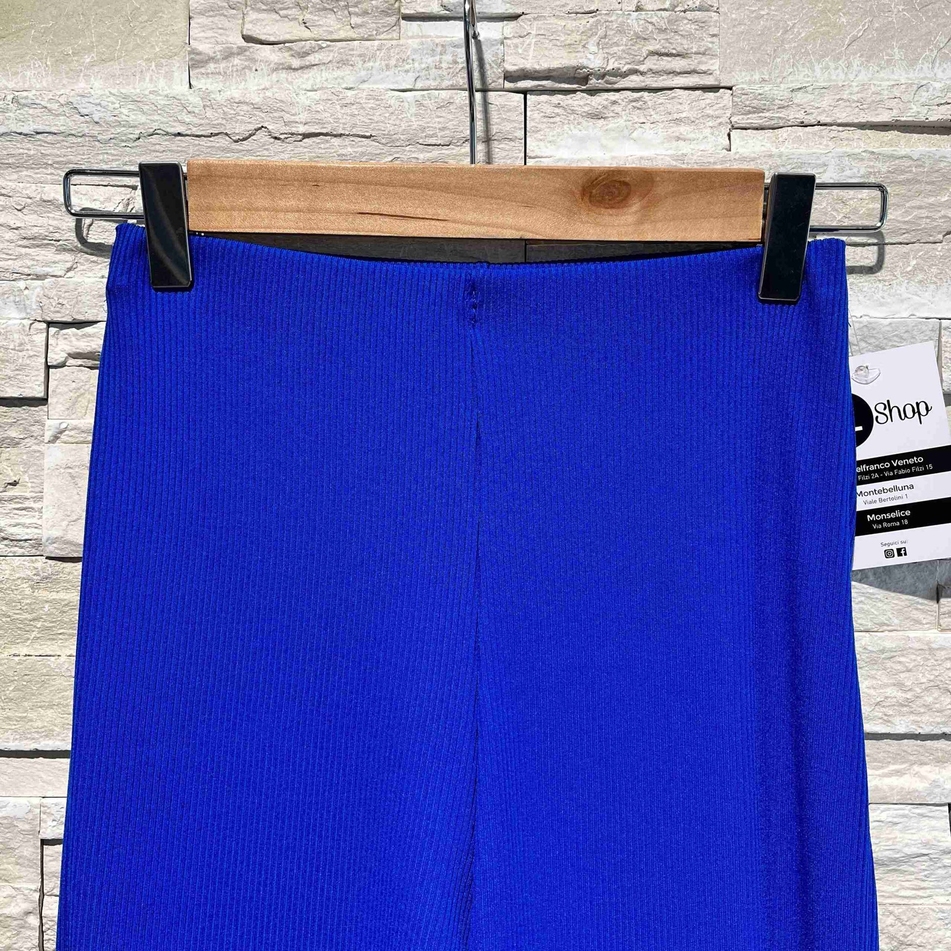 Pantaloni costine a zampa