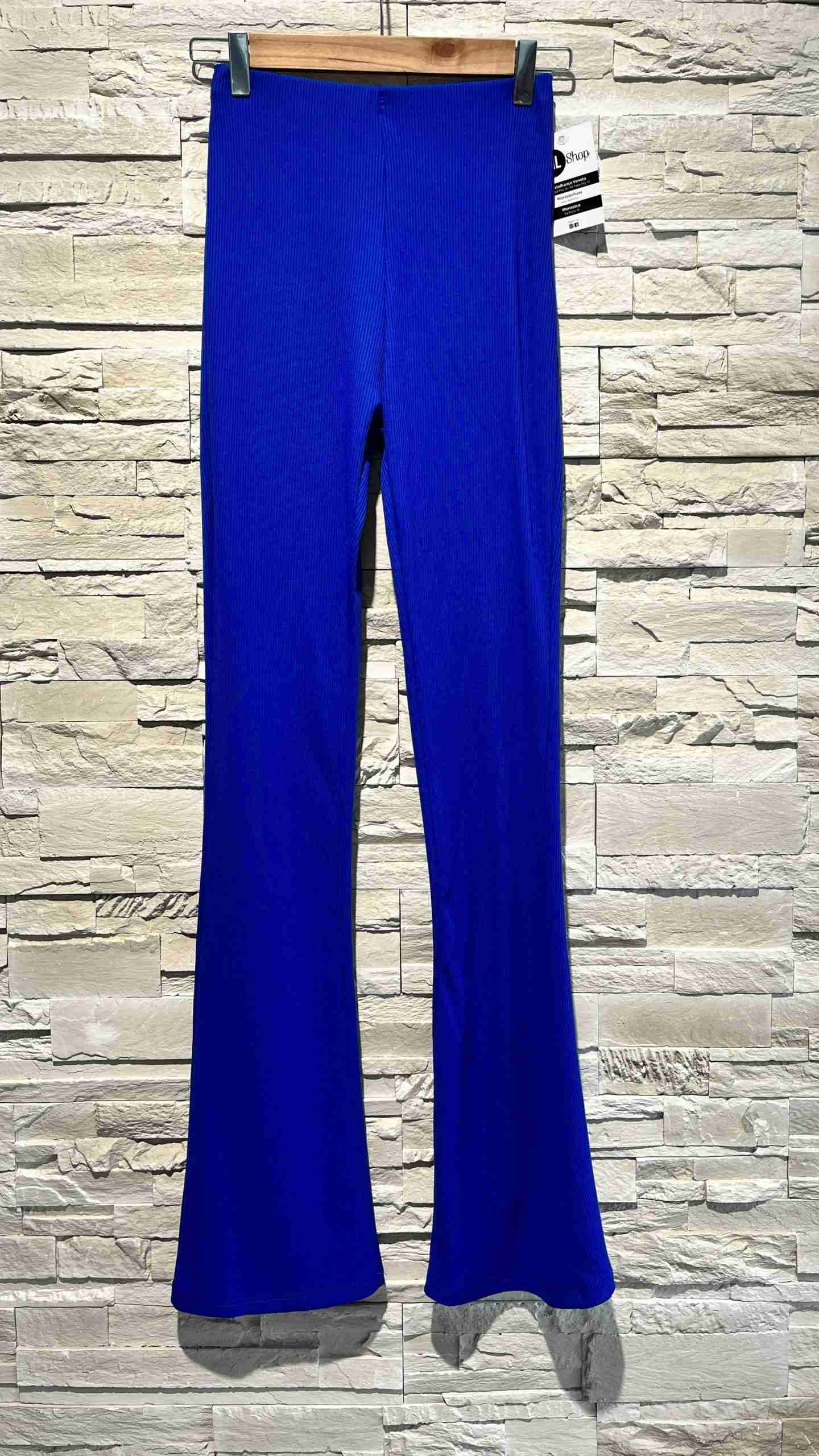 Pantaloni costine a zampa