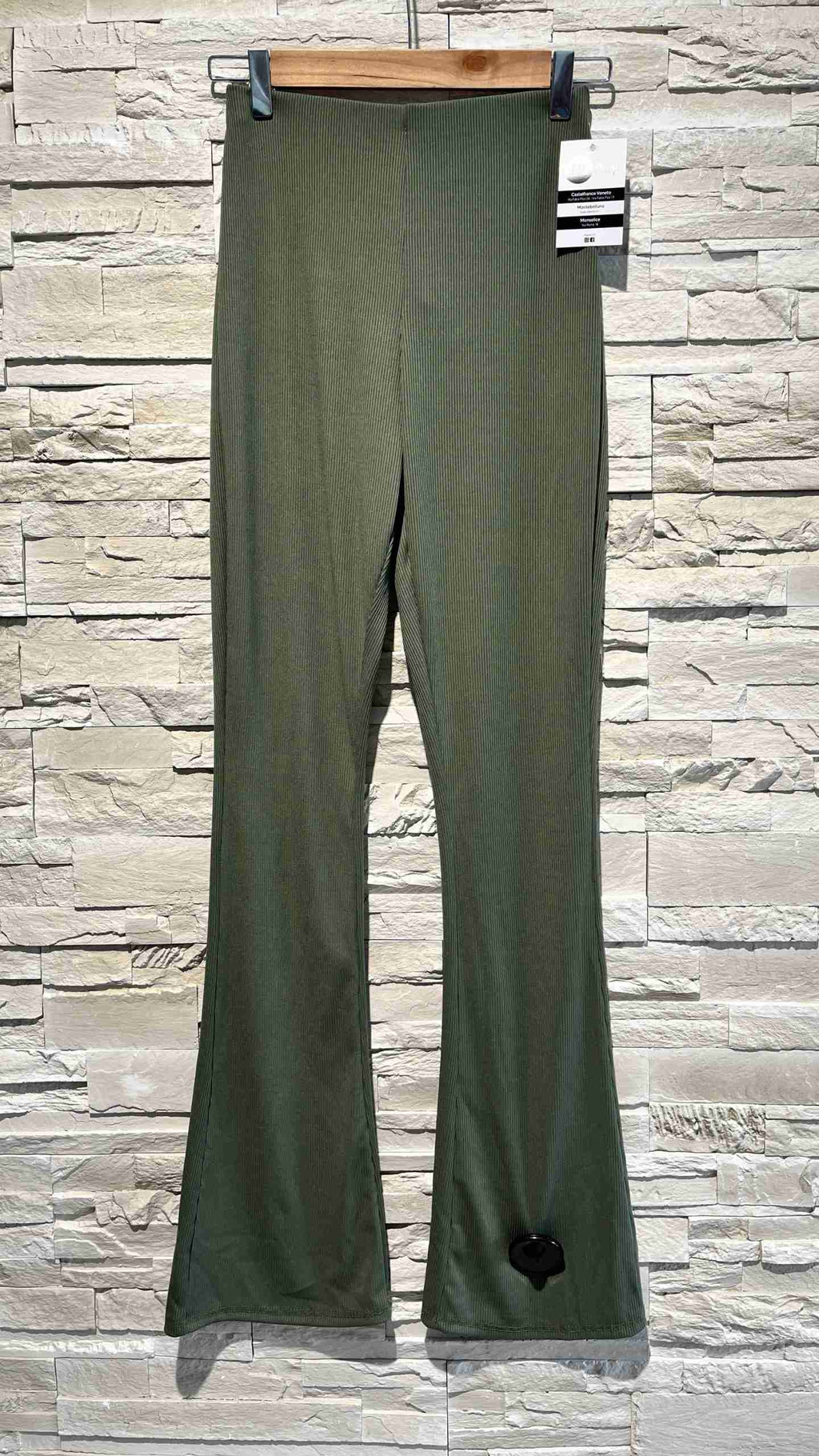 Pantaloni costine a zampa