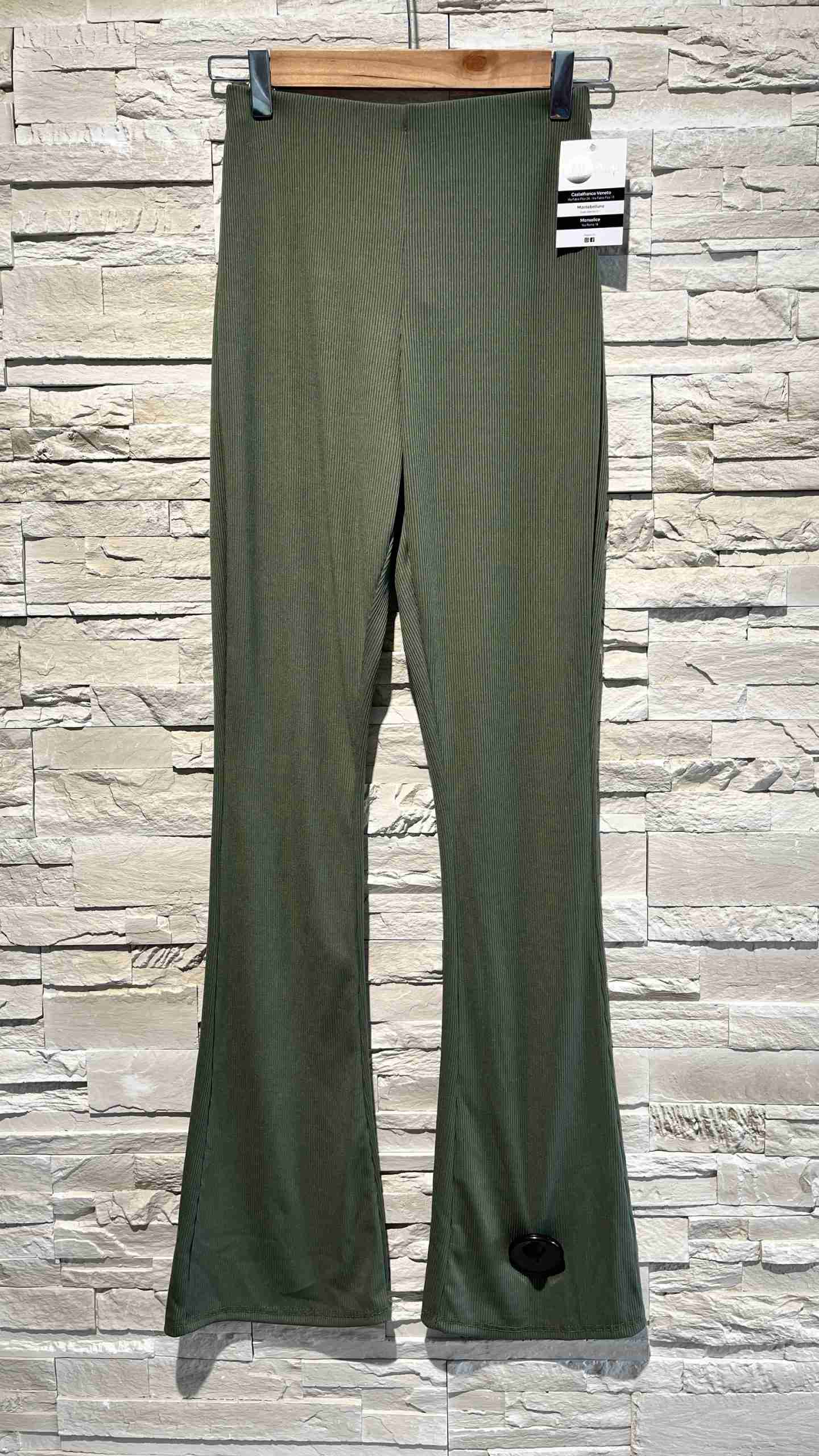 Pantaloni costine a zampa
