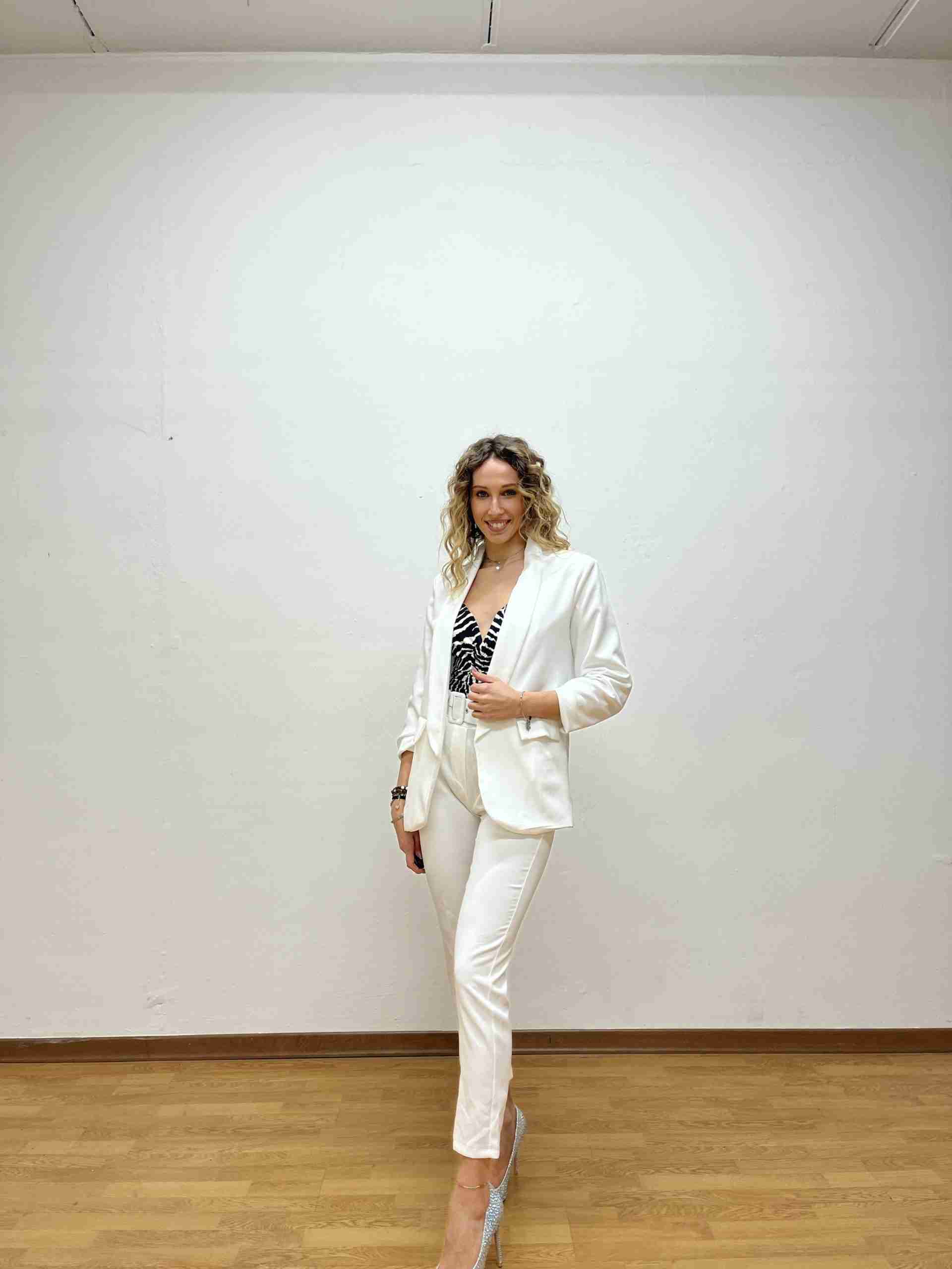 Pantaloni chinos con cinturino