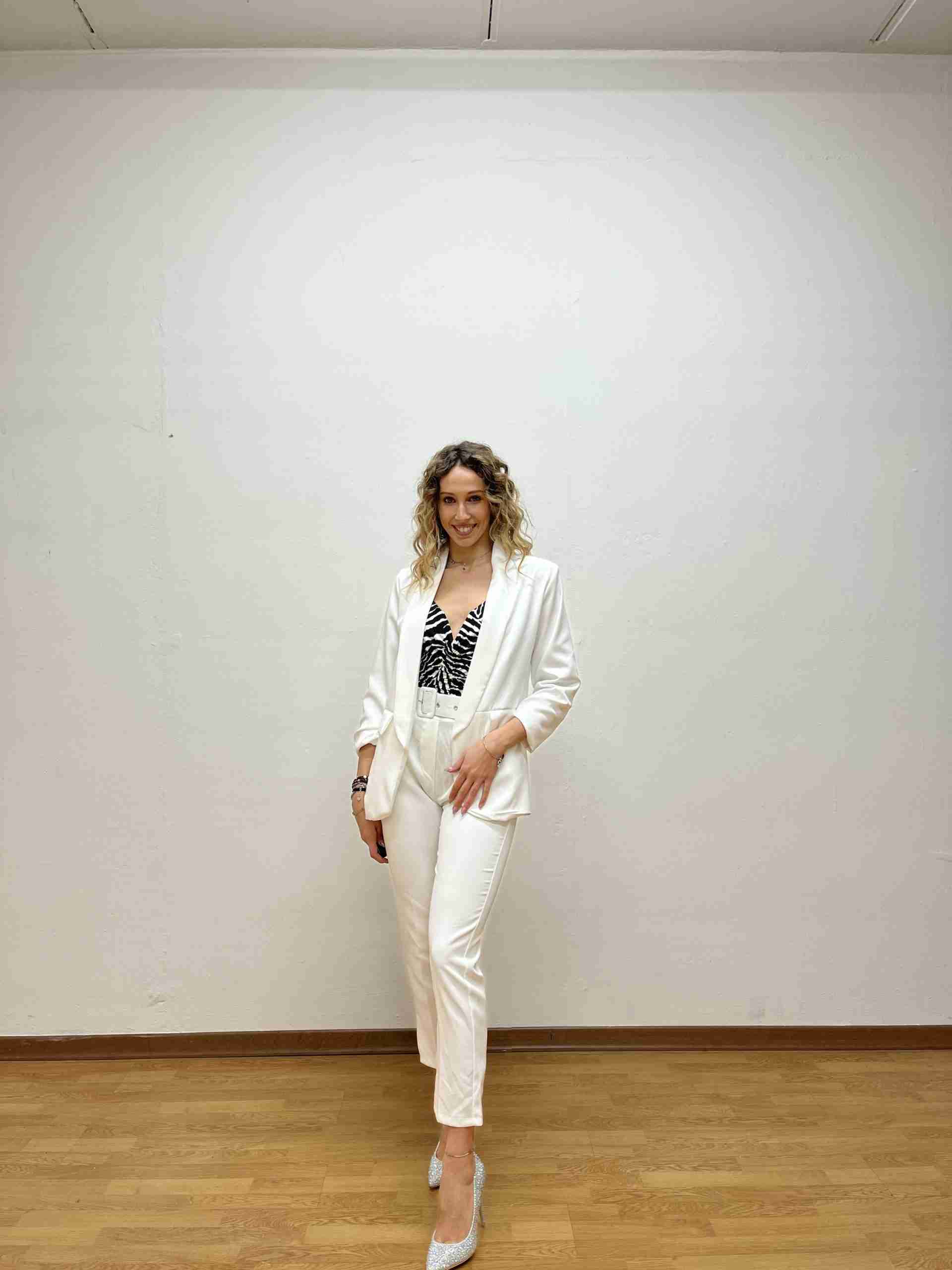 Pantaloni chinos con cinturino