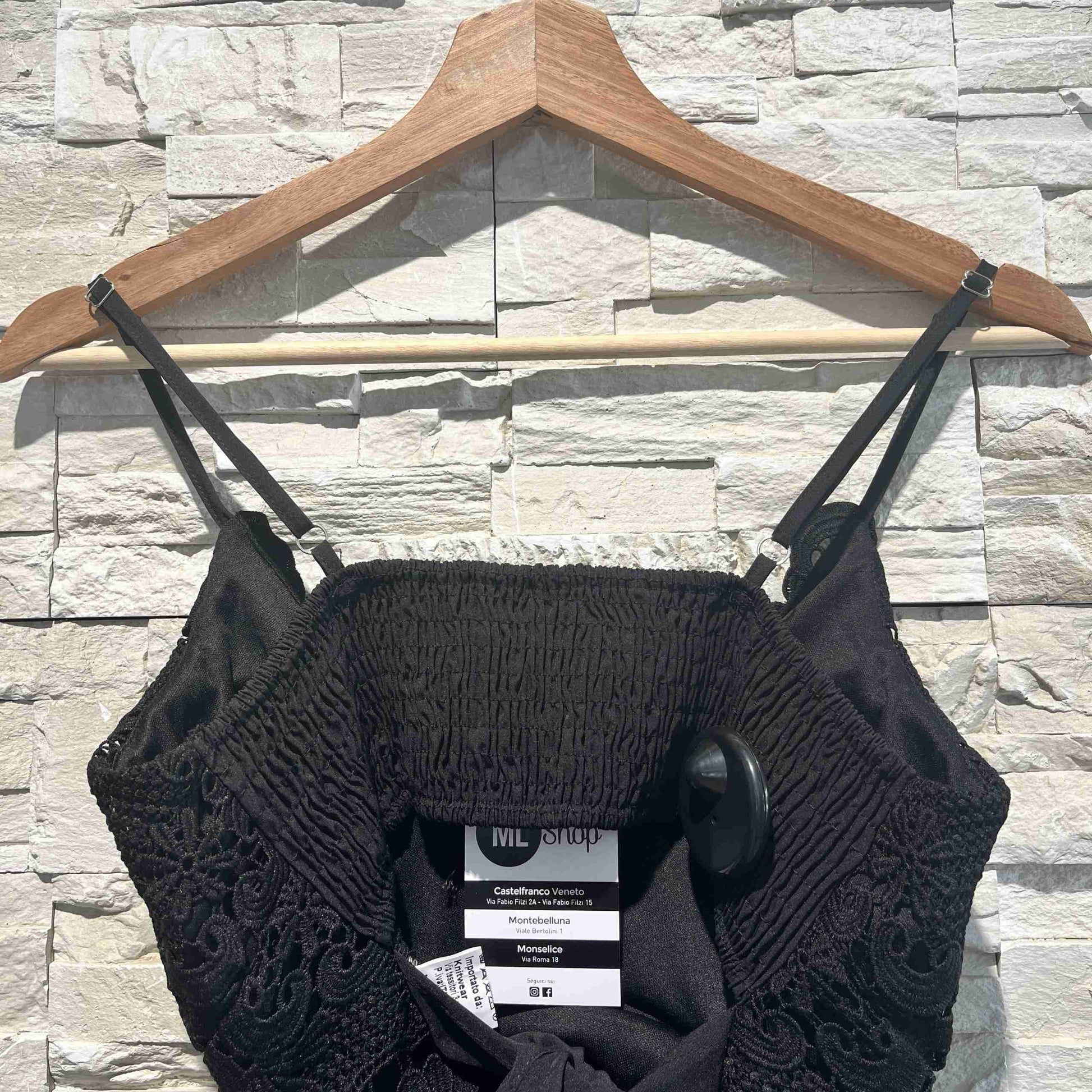 Top in pizzo con fiocco nella schiena
