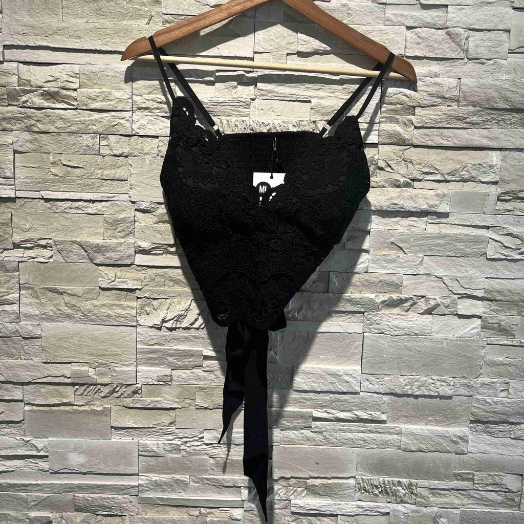 Top in pizzo con fiocco nella schiena
