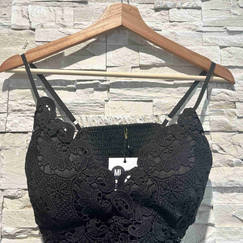 Top in pizzo con fiocco nella schiena