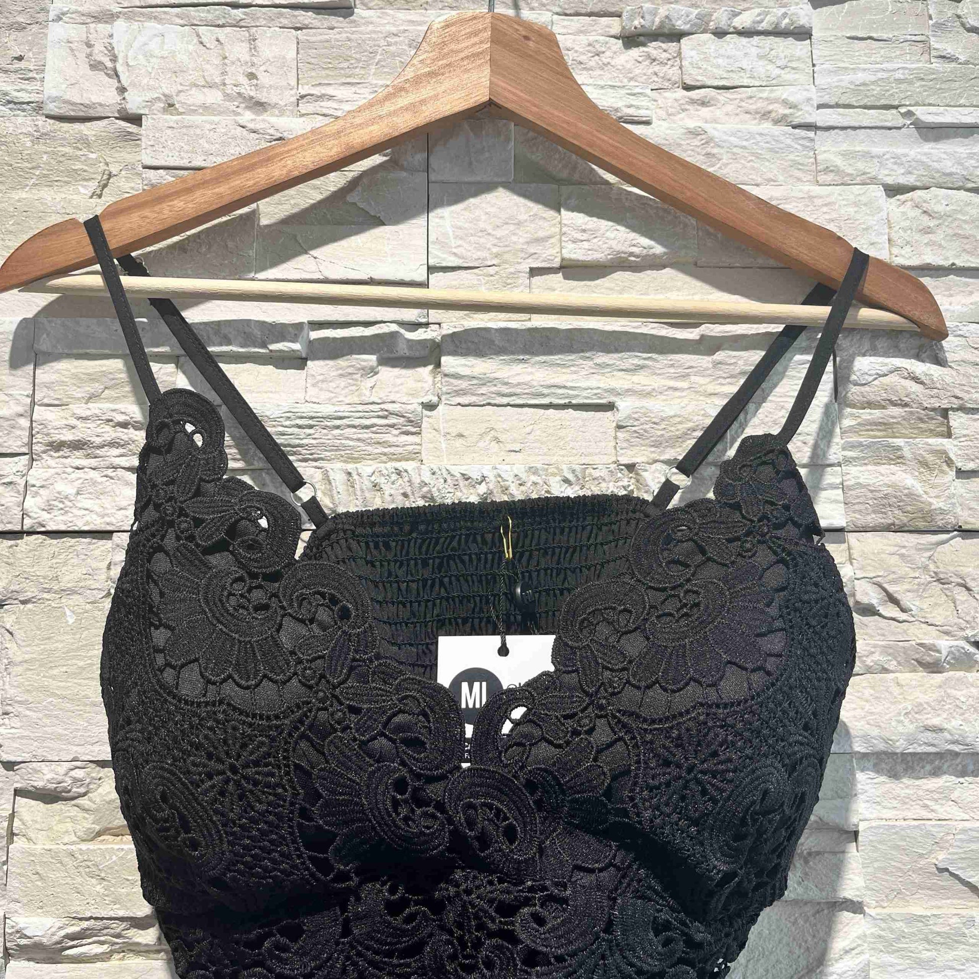 Top in pizzo con fiocco nella schiena