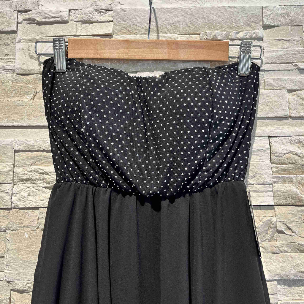 Abito con strass nella parte superiore più lungo dietro