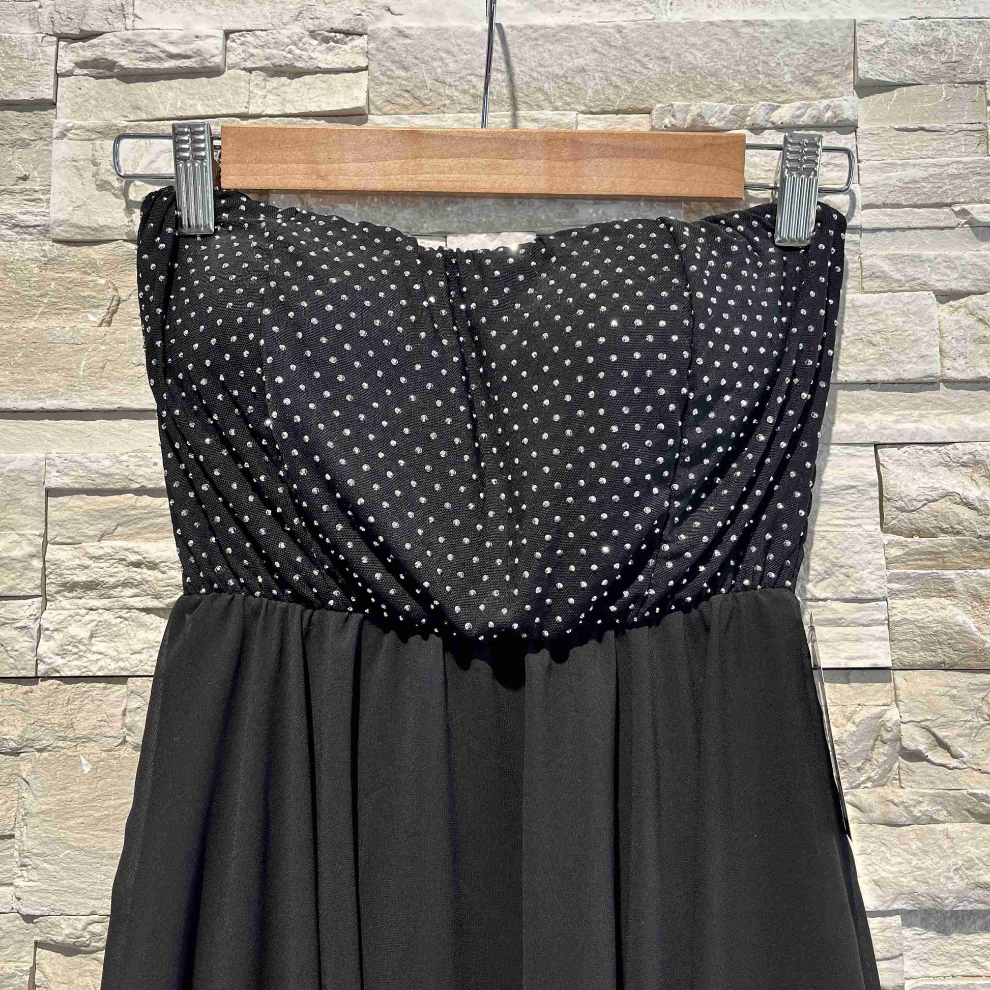 Abito con strass nella parte superiore più lungo dietro