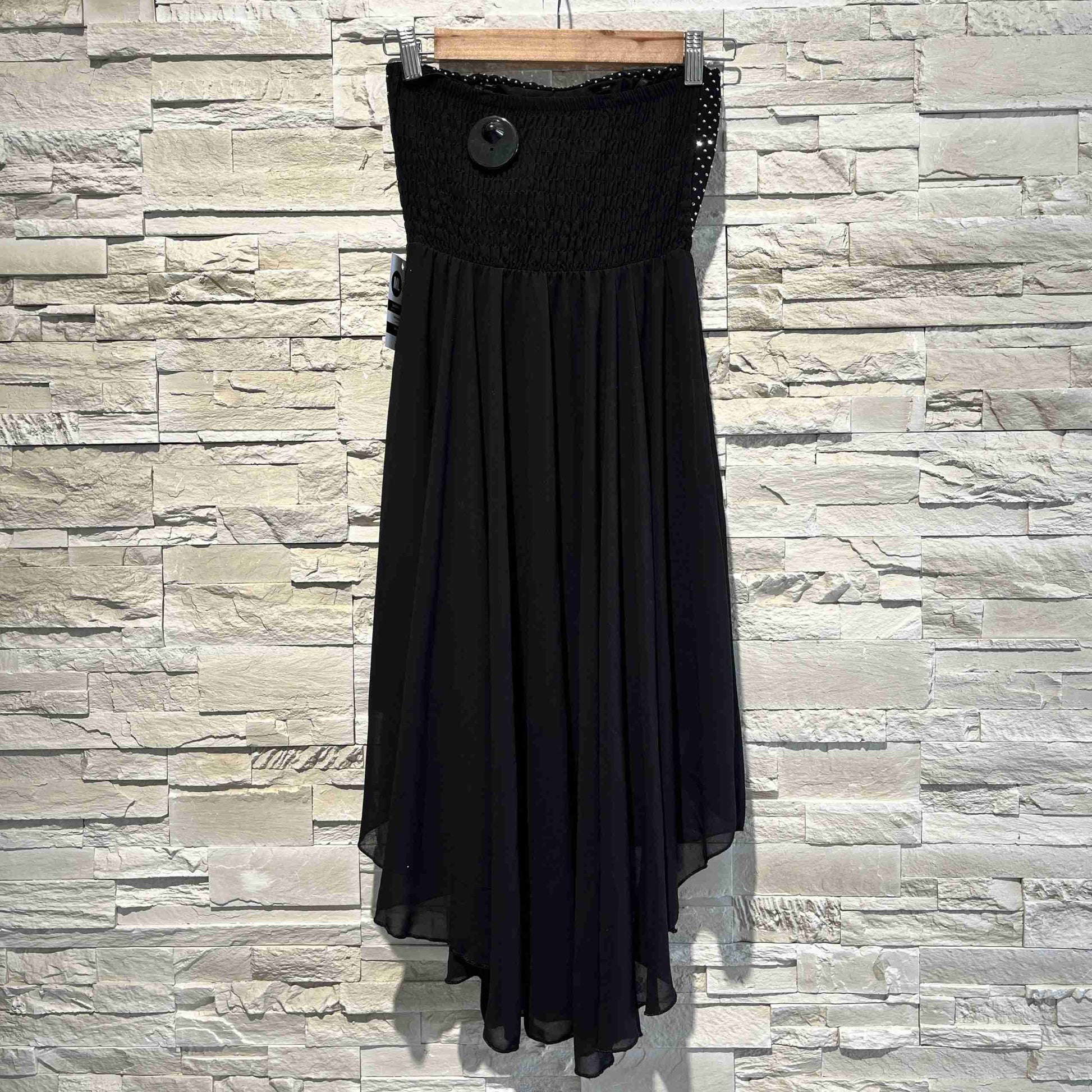 Abito con strass nella parte superiore più lungo dietro