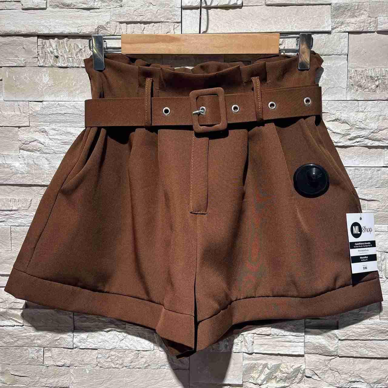 Pantaloncini a vita alta con cintura