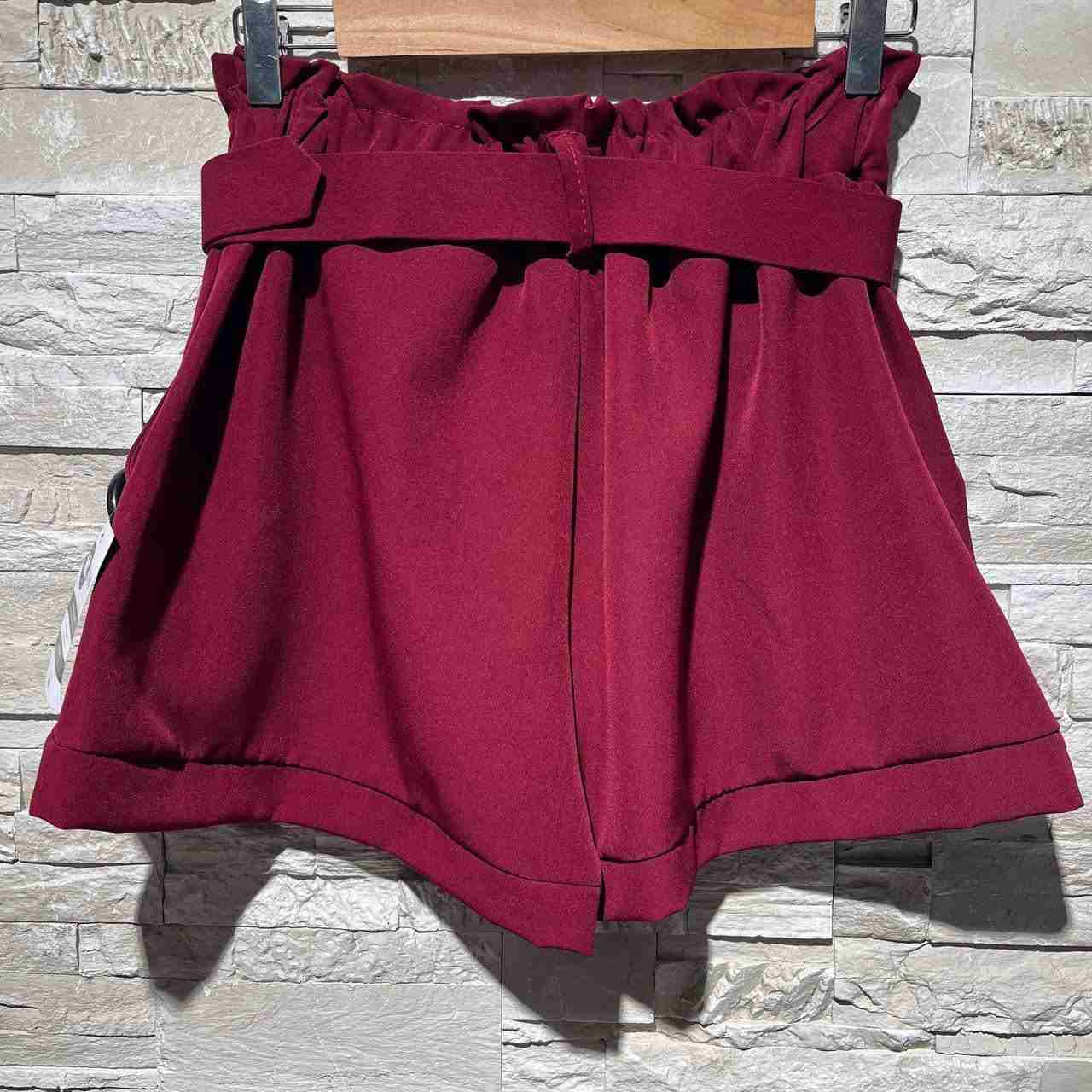 Pantaloncini a vita alta con cintura
