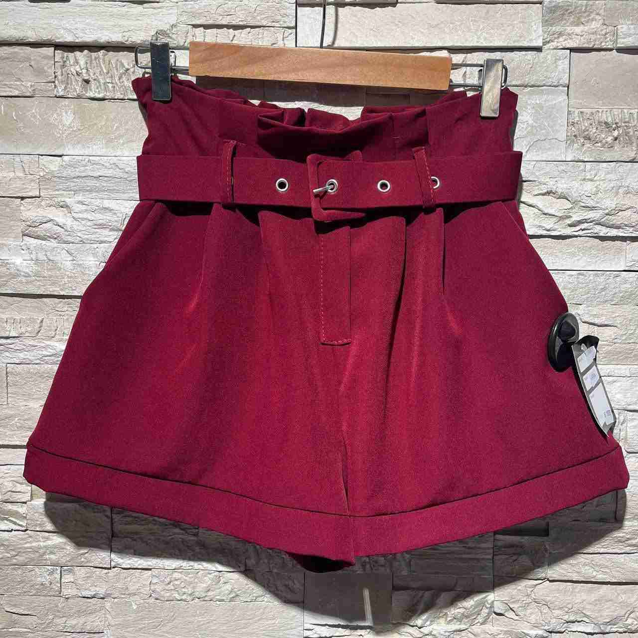 Pantaloncini a vita alta con cintura