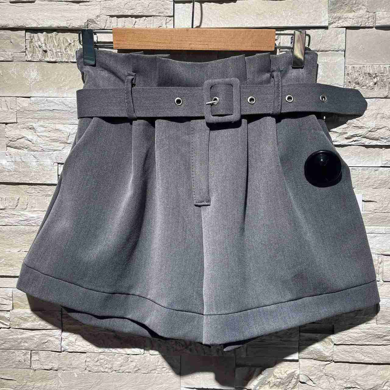 Pantaloncini a vita alta con cintura