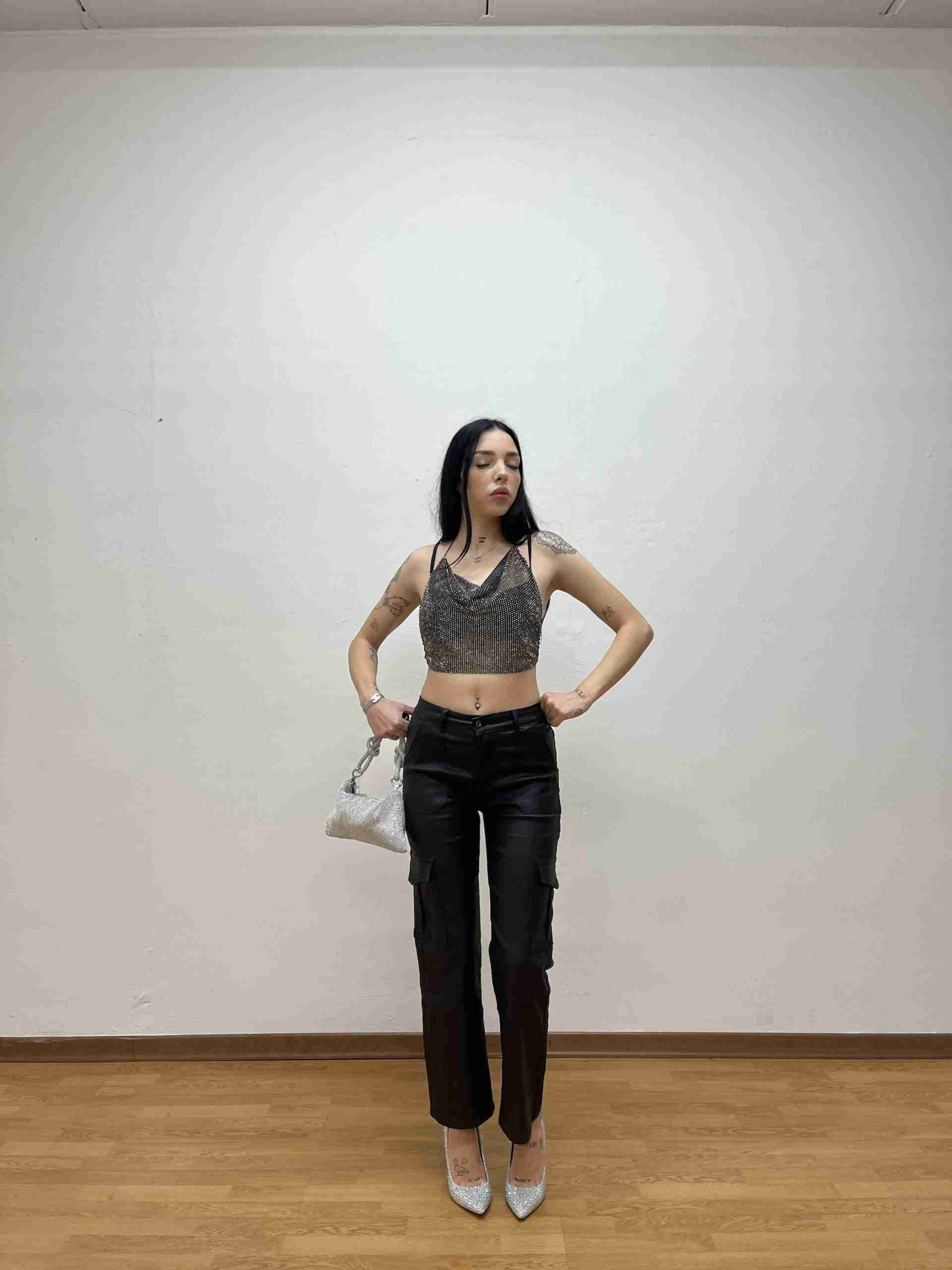 Pantaloni cargo wide leg in ecopelle