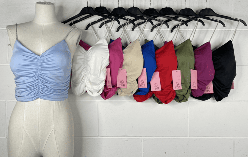 Top arricciato con spalline glitter