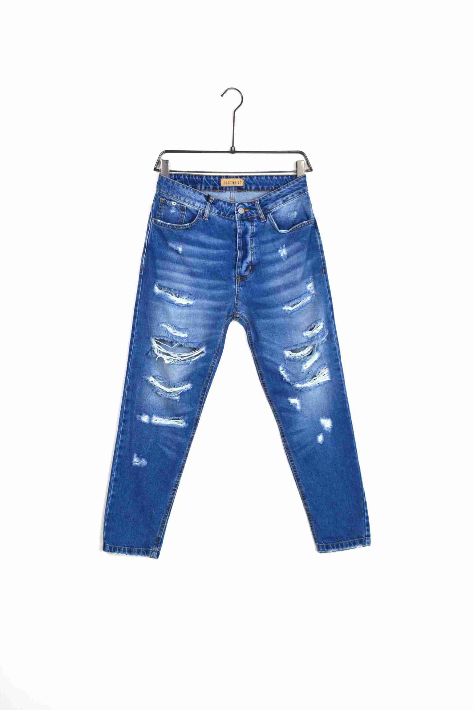 Jeans carot strappati