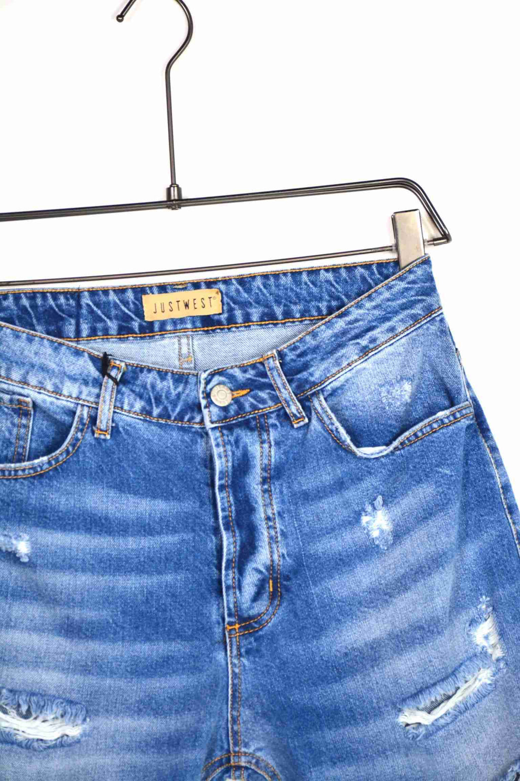 Jeans carot strappati